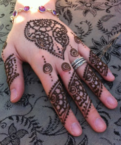 henna-handsa